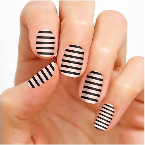 5/$20 Color Street Nail Polish Strips Between The Lines - Picture 2 of 3